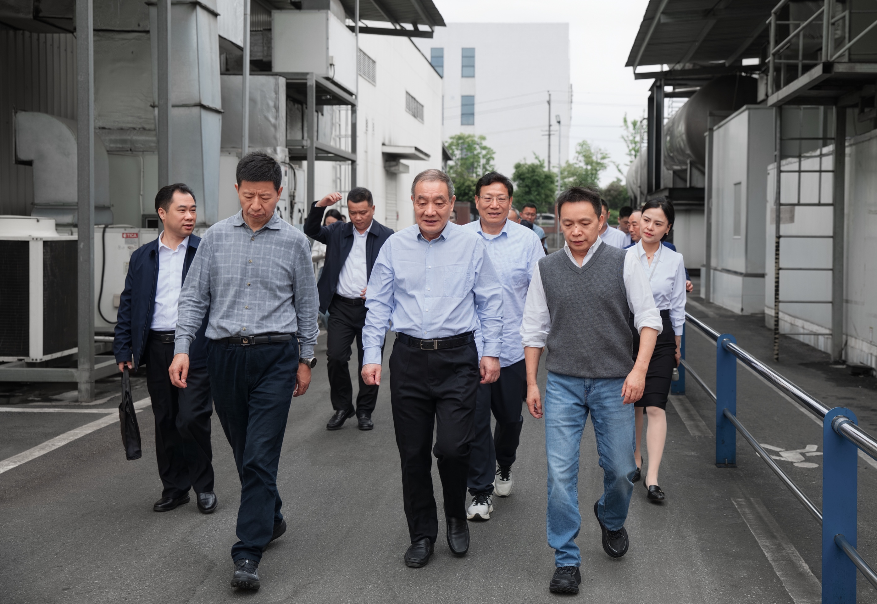 第十四屆全國人大代表、湖南省十三屆人大常委會副主任楊維剛一行蒞臨鹽津鋪子調研